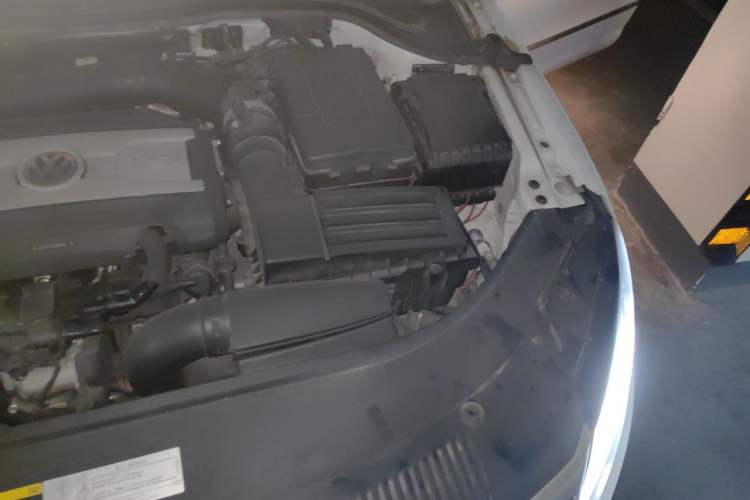 Used Volkswagen FAW-Volkswagen CC 2016 1.8TSI Luxury Model Engine Bay Left