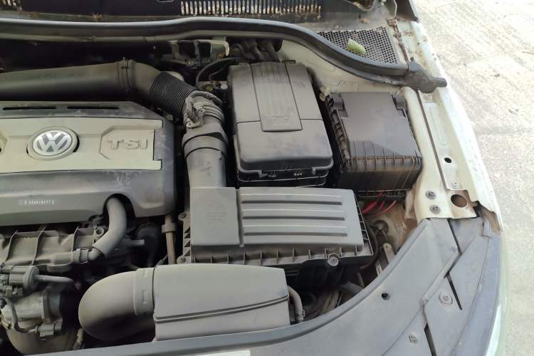 Used Volkswagen FAW-Volkswagen CC 2016 1.8TSI Luxury Model Engine Bay Left
