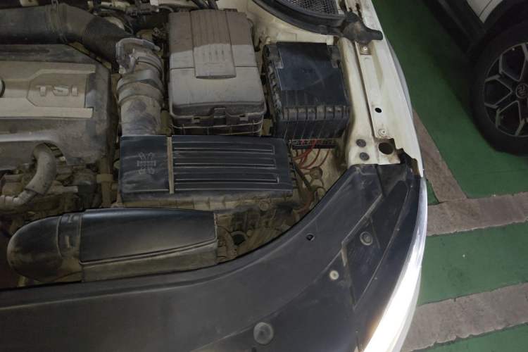 Used Volkswagen FAW-Volkswagen CC 2016 1.8TSI Luxury Model Engine Bay Left