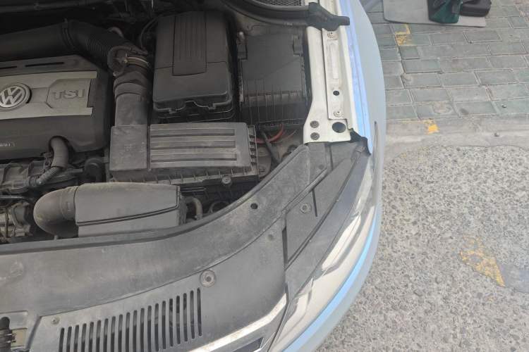Used Volkswagen FAW-Volkswagen CC 2016 1.8TSI Prestige Model Engine Bay Left