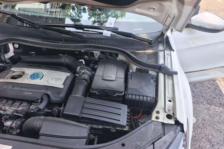 Used Volkswagen FAW-Volkswagen CC 2016 1.8TSI Luxury Model Engine Bay Left
