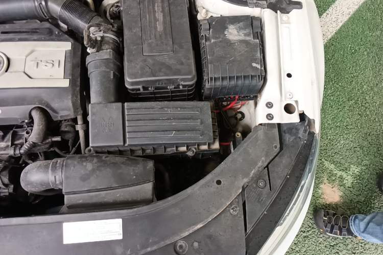 Used Volkswagen FAW-Volkswagen CC 2016 2.0 TSI Luxury Model Engine Bay Left