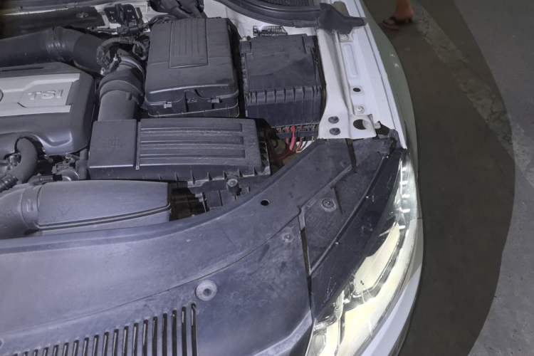 Used Volkswagen FAW-Volkswagen CC 2016 1.8TSI Prestige Model Engine Bay Left