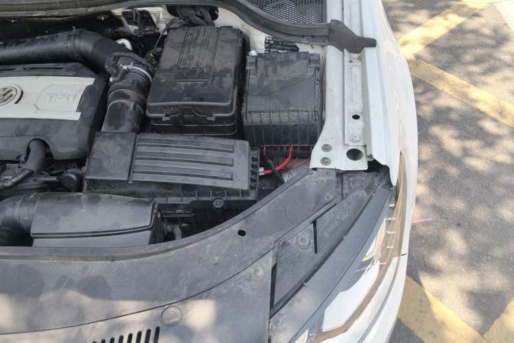 Used Volkswagen FAW-Volkswagen CC 2016 1.8TSI Luxury Model Engine Bay Left