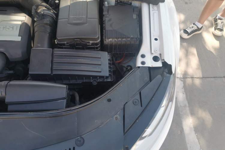 Used Volkswagen FAW-Volkswagen CC 2016 1.8TSI Prestige Model Engine Bay Left