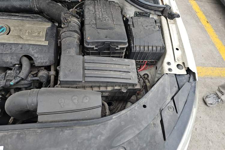 Used Volkswagen FAW-Volkswagen CC 2016 1.8TSI Prestige Model Engine Bay Left