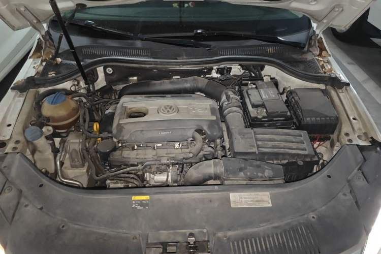 Used Volkswagen FAW-Volkswagen CC 2016 1.8TSI Luxury Model Engine Bay