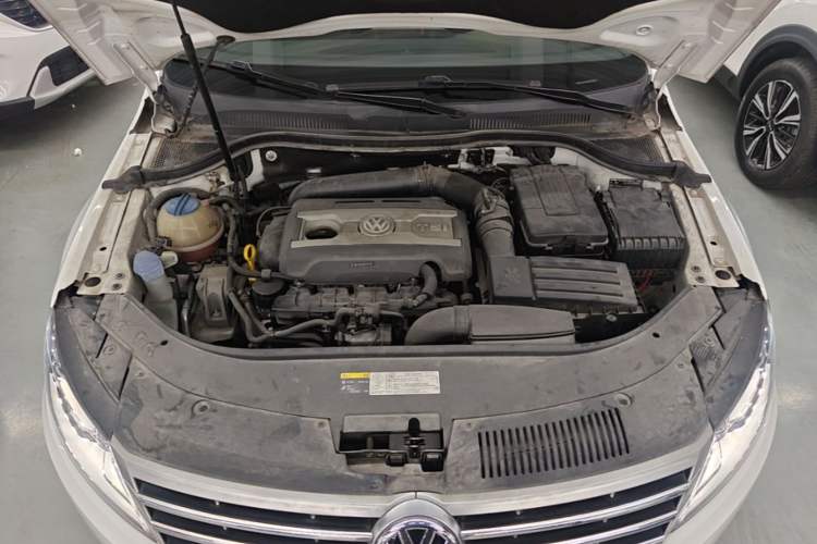 Used Volkswagen FAW-Volkswagen CC 2016 1.8TSI Luxury Model Engine Bay