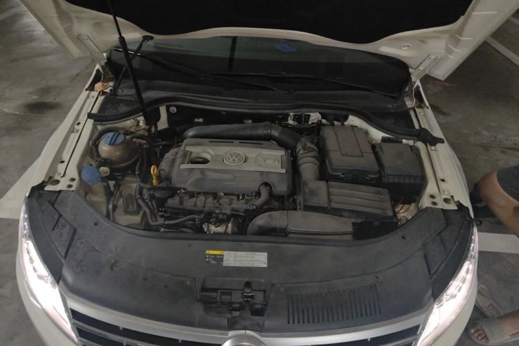 Used Volkswagen FAW-Volkswagen CC 2016 1.8TSI Luxury Model Engine Bay