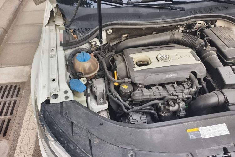 Used Volkswagen FAW-Volkswagen CC 2016 1.8TSI Luxury Model Engine Bay Right