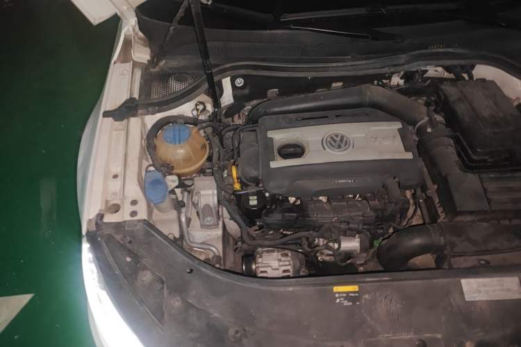 Used Volkswagen FAW-Volkswagen CC 2016 1.8TSI Luxury Model Engine Bay Right