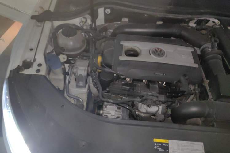 Used Volkswagen FAW-Volkswagen CC 2016 1.8TSI Luxury Model Engine Bay Right