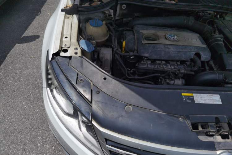 Used Volkswagen FAW-Volkswagen CC 2016 1.8TSI Luxury Model Engine Bay Right