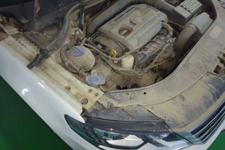 Used Volkswagen FAW-Volkswagen CC 2016 1.8TSI Luxury Model Engine Bay Right