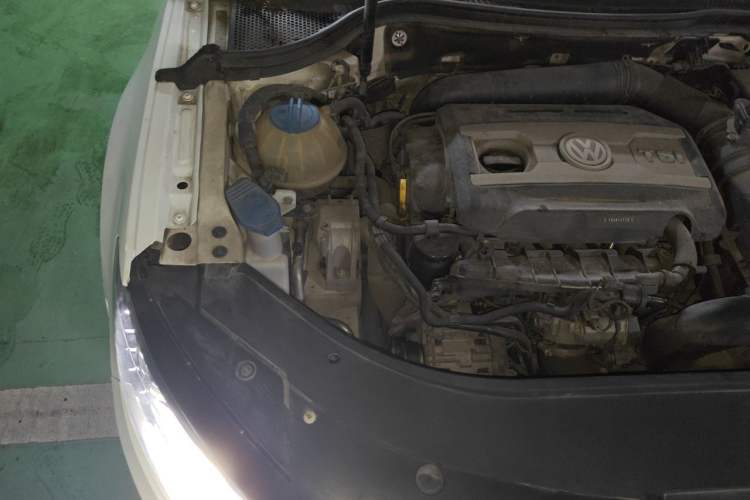 Used Volkswagen FAW-Volkswagen CC 2016 1.8TSI Luxury Model Engine Bay Right