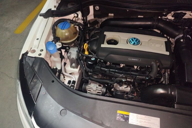 Used Volkswagen FAW-Volkswagen CC 2016 1.8TSI Luxury Model Engine Bay Right