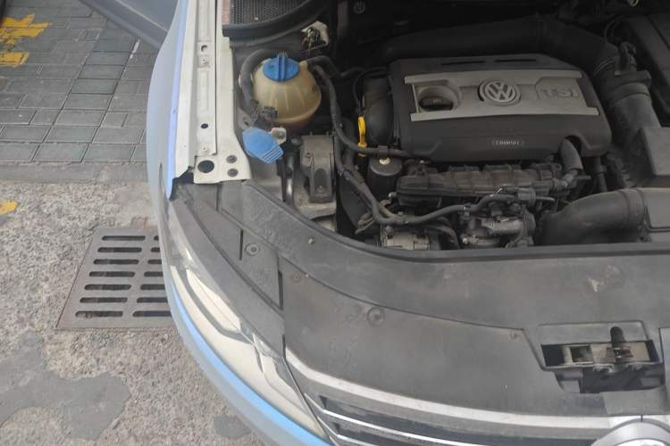 Used Volkswagen FAW-Volkswagen CC 2016 1.8TSI Prestige Model Engine Bay Right