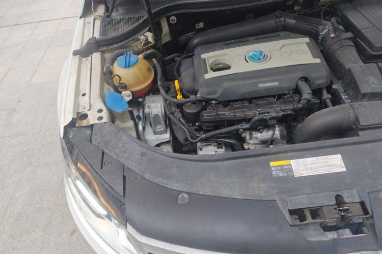 Used Volkswagen FAW-Volkswagen CC 2016 2.0 TSI Luxury Model Engine Bay Right