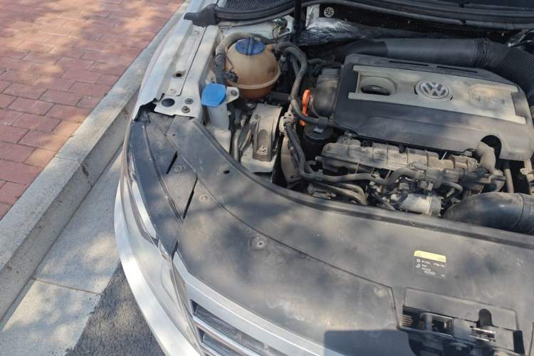 Used Volkswagen FAW-Volkswagen CC 2016 1.8TSI Prestige Model Engine Bay Right
