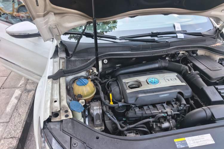 Used Volkswagen FAW-Volkswagen CC 2016 1.8TSI Luxury Model Engine Bay Right