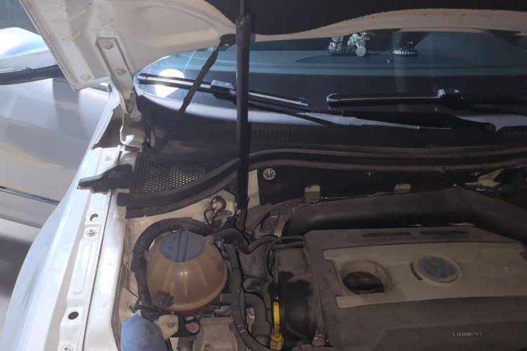 Used Volkswagen FAW-Volkswagen CC 2016 1.8TSI Luxury Model Engine Bay Right