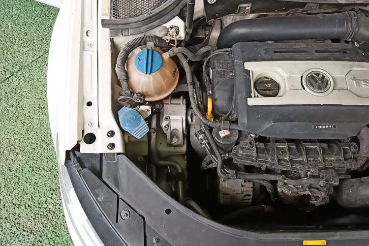 Used Volkswagen FAW-Volkswagen CC 2016 2.0 TSI Luxury Model Engine Bay Right