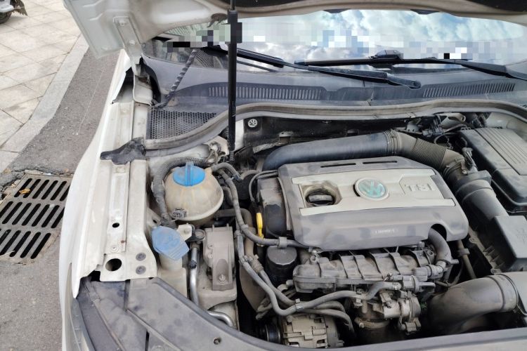 Used Volkswagen FAW-Volkswagen CC 2016 1.8TSI Prestige Model Engine Bay Right