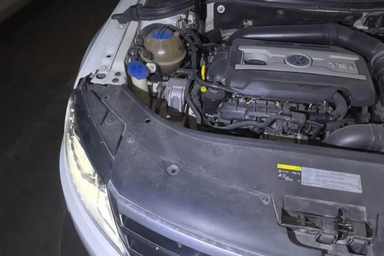 Used Volkswagen FAW-Volkswagen CC 2016 1.8TSI Prestige Model Engine Bay Right