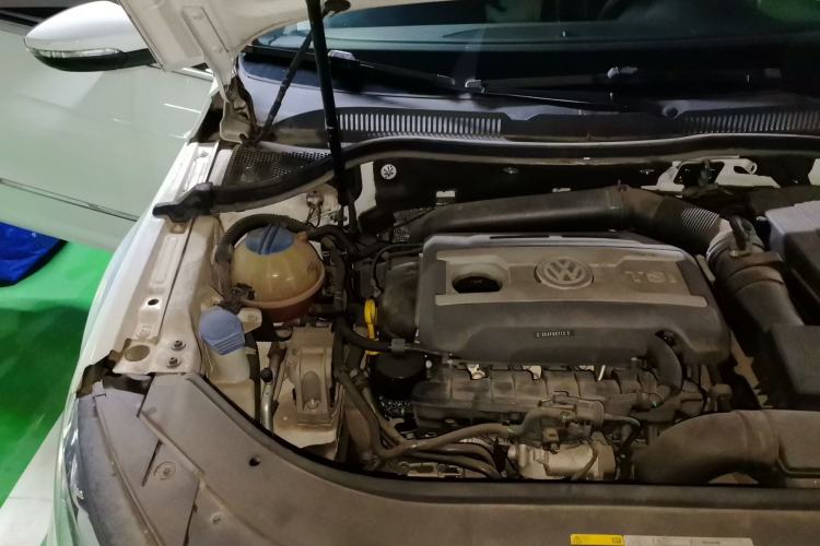 Used Volkswagen FAW-Volkswagen CC 2016 1.8TSI Luxury Model Engine Bay Right