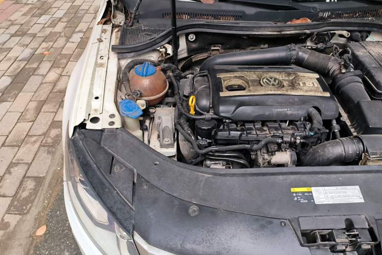 Used Volkswagen FAW-Volkswagen CC 2016 300TSI 25th Anniversary Edition Engine Bay Right