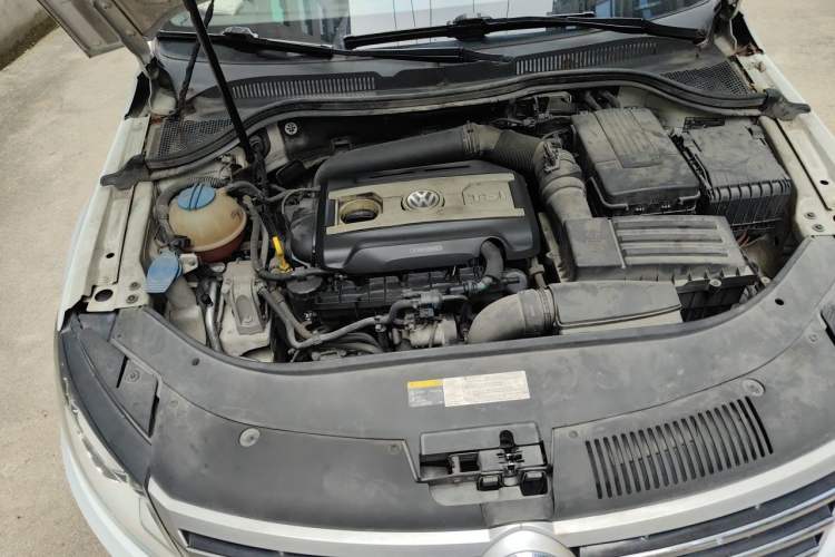 Used Volkswagen FAW-Volkswagen CC 2016 1.8TSI Prestige Model Engine Bay Right