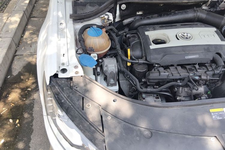 Used Volkswagen FAW-Volkswagen CC 2016 1.8TSI Luxury Model Engine Bay Right
