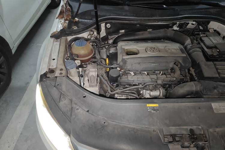Used Volkswagen FAW-Volkswagen CC 2016 1.8TSI Luxury Model Engine Bay Right