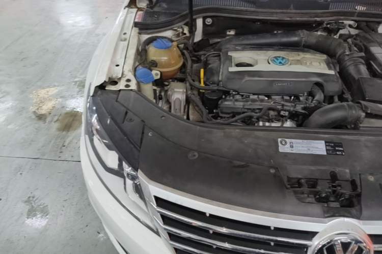 Used Volkswagen FAW-Volkswagen CC 2016 1.8TSI Luxury Model Engine Bay Right
