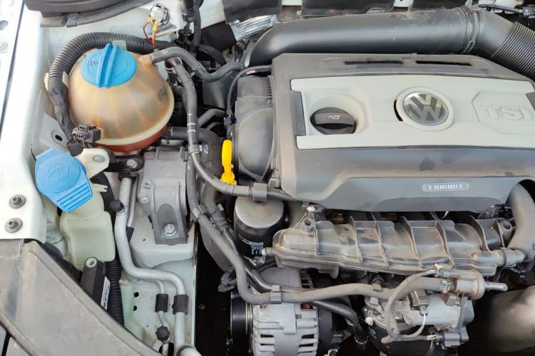 Used Volkswagen FAW-Volkswagen CC 2016 300TSI 25th Anniversary Edition Engine Bay Right