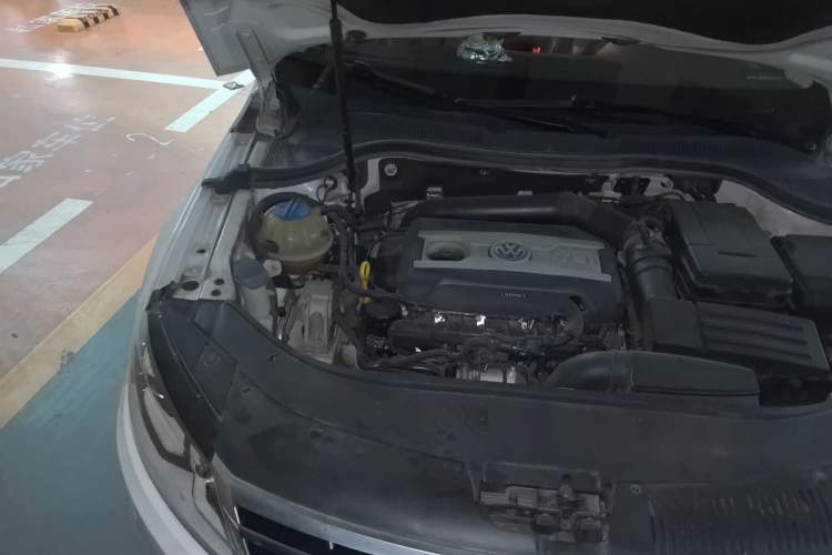 Used Volkswagen FAW-Volkswagen CC 2016 1.8TSI Luxury Model Engine Bay Right