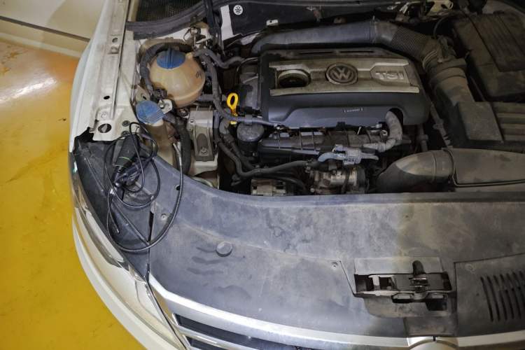 Used Volkswagen FAW-Volkswagen CC 2016 1.8TSI Luxury Model Engine Bay Right