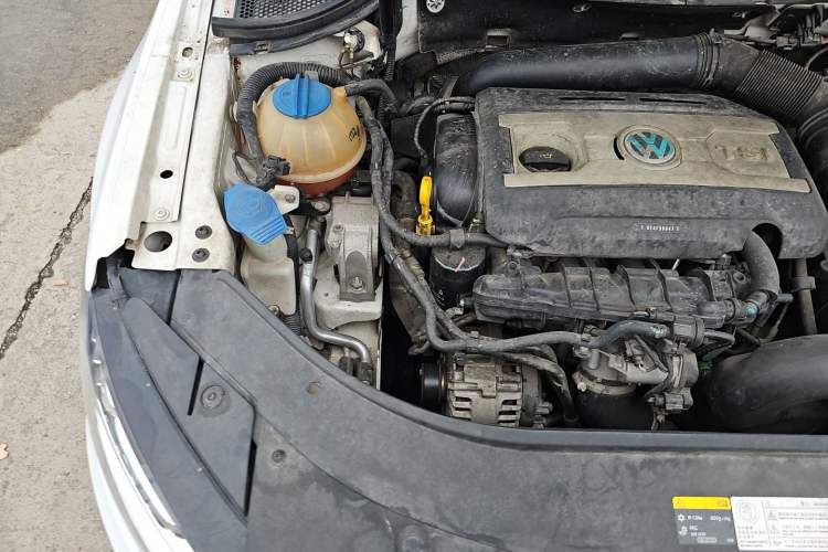 Used Volkswagen FAW-Volkswagen CC 2016 1.8TSI Prestige Model Engine Bay Right