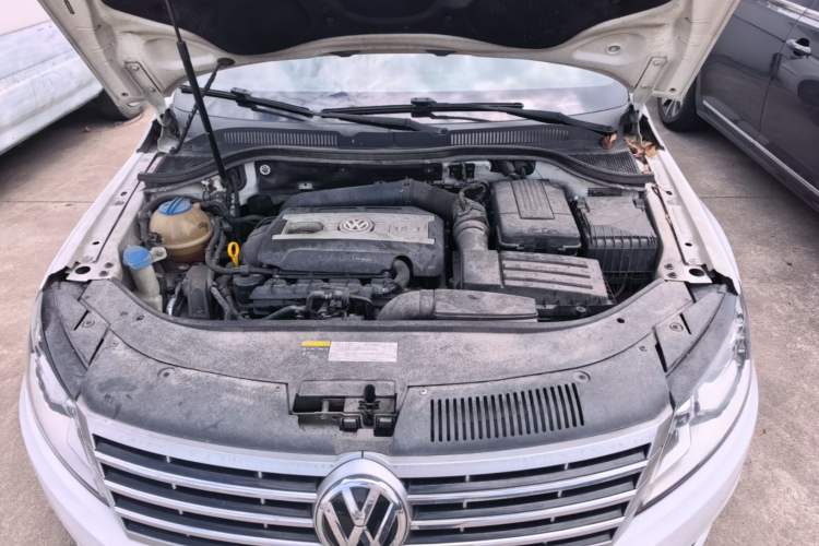 Used Volkswagen FAW-Volkswagen CC 2016 1.8TSI Prestige Model Engine Bay
