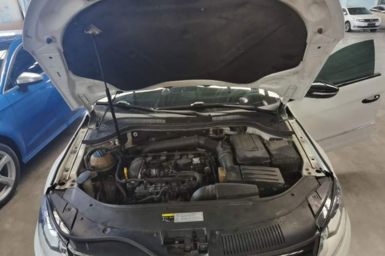 Used Volkswagen FAW-Volkswagen CC 2016 300TSI 25th Anniversary Edition Engine Bay