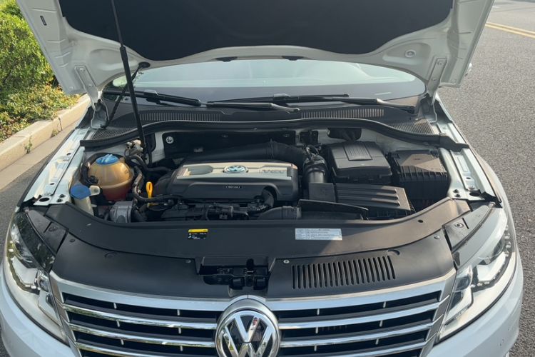 Used Volkswagen FAW-Volkswagen CC 2016 1.8TSI Luxury Model Engine Bay