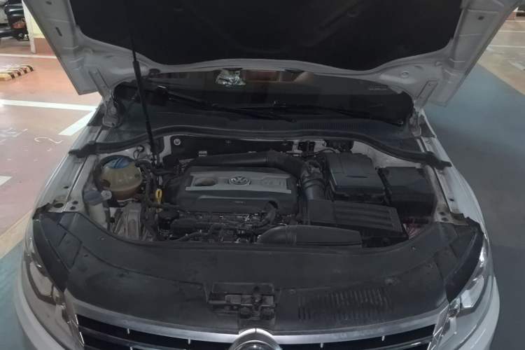 Used Volkswagen FAW-Volkswagen CC 2016 1.8TSI Luxury Model Engine Bay