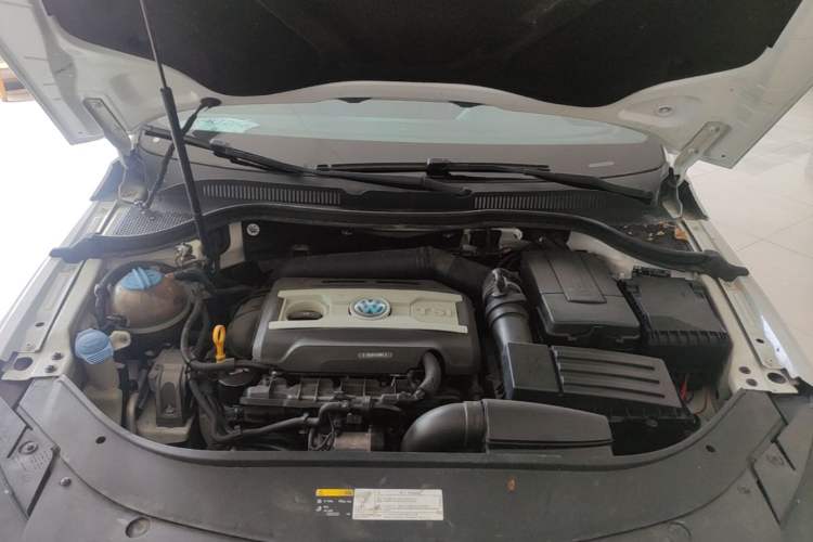 Used Volkswagen FAW-Volkswagen CC 2016 1.8TSI Luxury Model Engine Bay