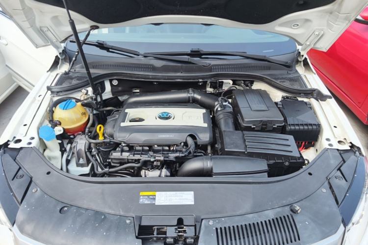 Used Volkswagen FAW-Volkswagen CC 2016 1.8TSI Luxury Model Engine Bay