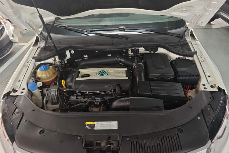 Used Volkswagen FAW-Volkswagen CC 2016 1.8TSI Luxury Model Engine Bay