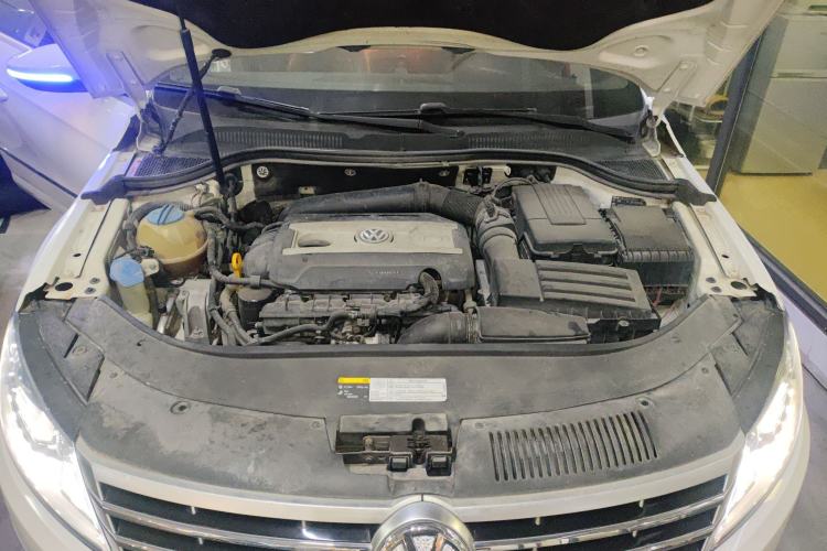 Used Volkswagen FAW-Volkswagen CC 2016 1.8TSI Prestige Model Engine Bay