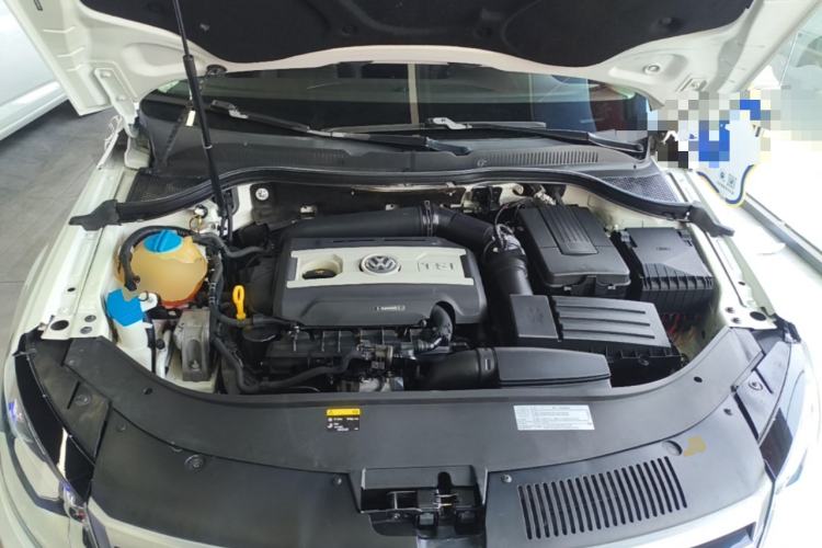 Used Volkswagen FAW-Volkswagen CC 2016 1.8TSI Luxury Model Engine Bay