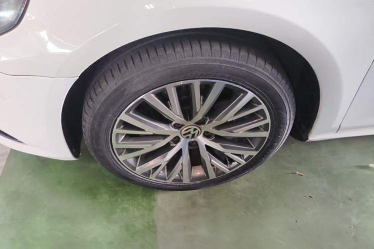 Used Volkswagen FAW-Volkswagen CC 2016 1.8TSI Luxury Model Exterior 4