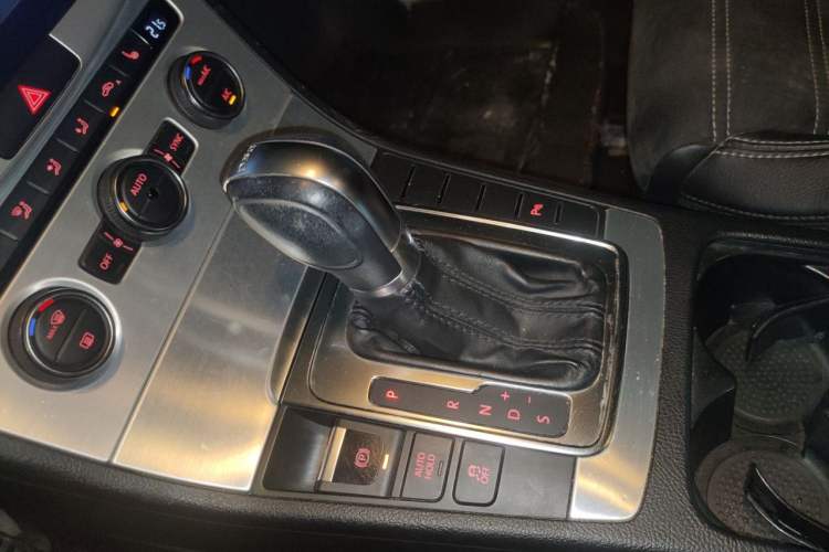 Used Volkswagen FAW-Volkswagen CC 2016 300TSI 25th Anniversary Edition Gear Lever