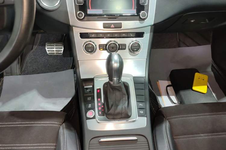 Used Volkswagen FAW-Volkswagen CC 2016 2.0 TSI Luxury Model Gear Lever